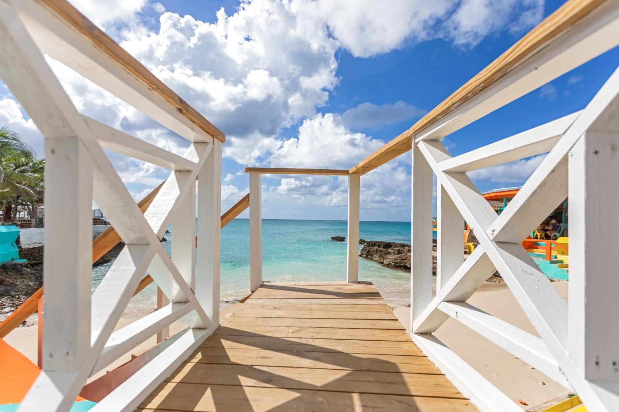 Maho Beach House - Luxe Studio - Ocean View Bagian luar foto